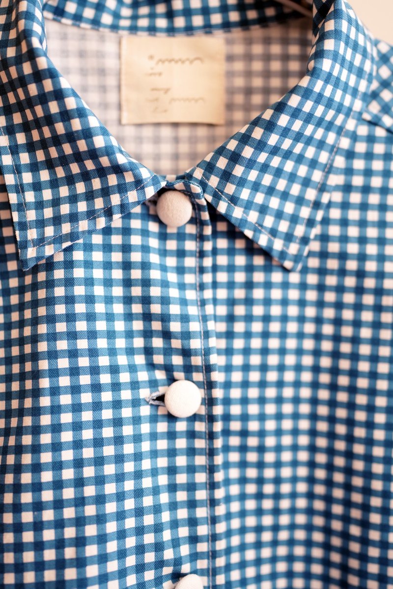 Lanqing fine plaid wide shirt - เสื้อเชิ้ตผู้หญิง - ผ้าฝ้าย/ผ้าลินิน สีน้ำเงิน