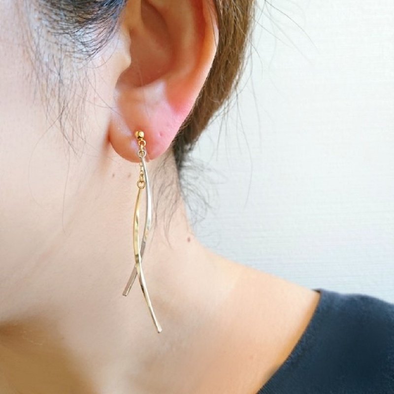 gold & silver stick Clip-On, earrings - ต่างหู - โลหะ สีทอง