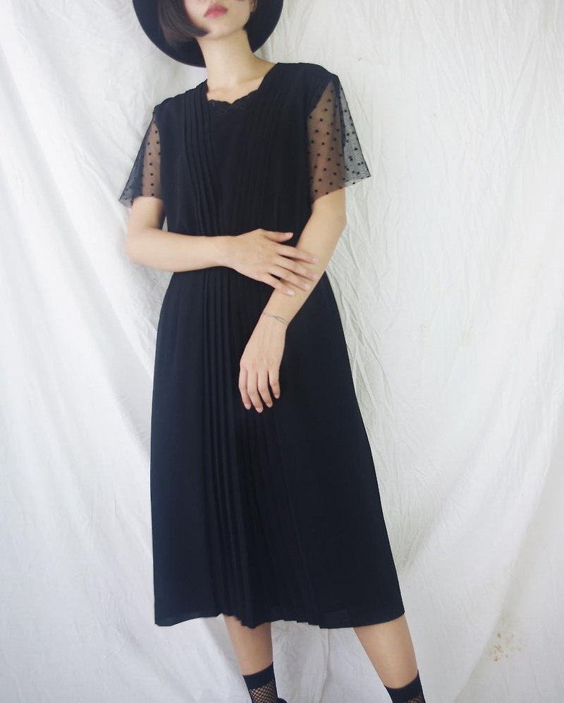 尋寶古著-古典蕾絲細摺圓點袖復古洋裝 - 連身裙 - 聚酯纖維 黑色