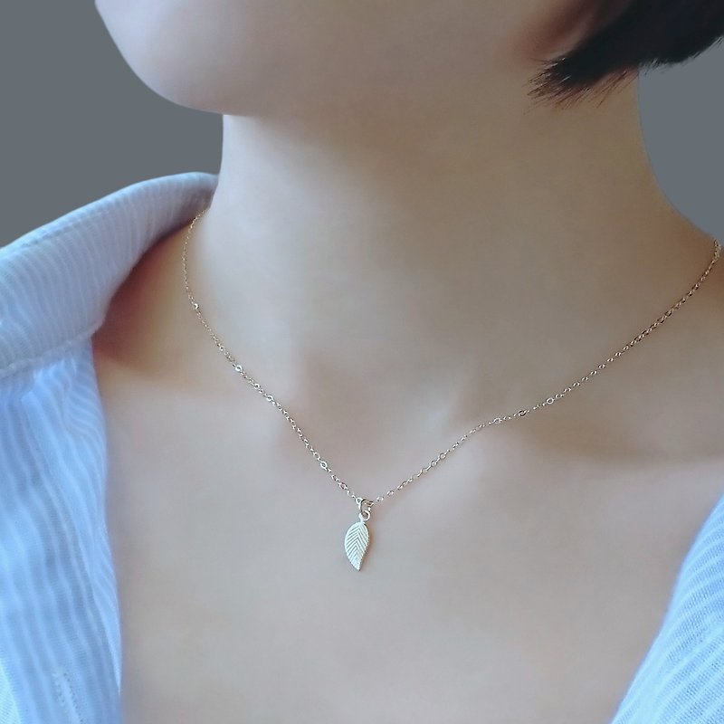 Gold Leaf Pendant 14K Gold Filled Necklace - สร้อยคอ - โลหะ สีทอง