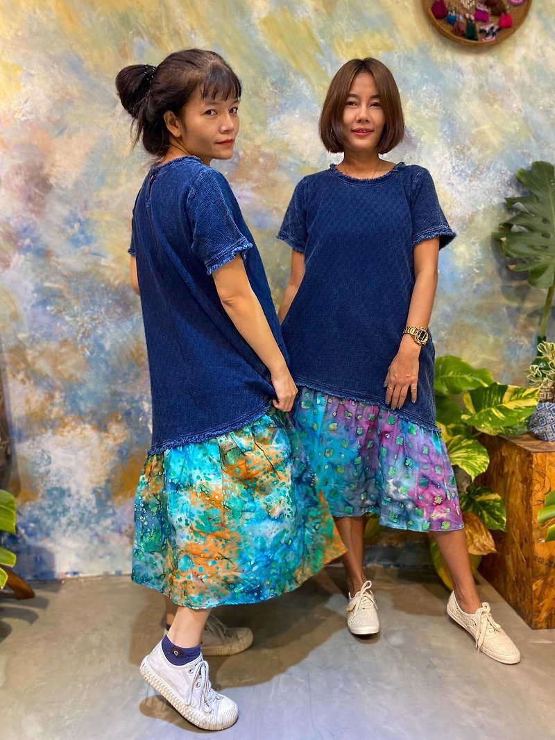 Short-sleeved dress in tortoiseshell fabric in Morhom color (bleached), with hem connecting to the hem, Indian fabric, purple batik pattern. - 洋裝/連身裙 - 其他材質 透明