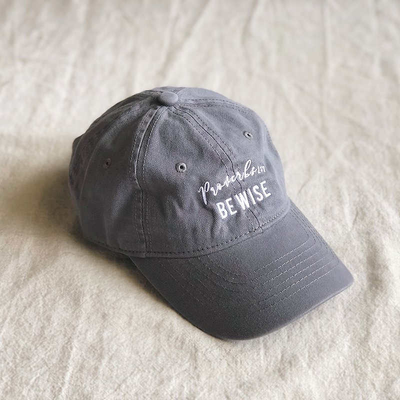 【Be WISE】經典灰仔 灰色 箴言1:7 智慧老帽 - 帽子 - 其他材質 灰色