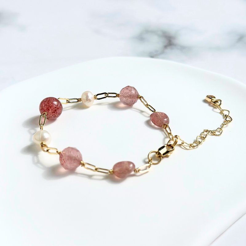 [Simple Crystal Mine Bracelet] Strawberry Crystal/Pearl/Suitable for both adults and children - Bracelets - Crystal 