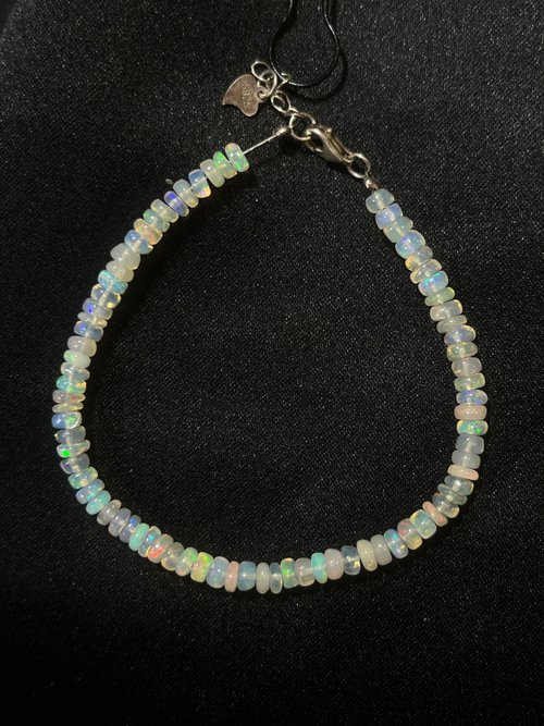 nuwu＿jewelry 女巫彩寶 異彩。 Opal 蛋白石手鍊。女巫彩寶nuwn jewelry