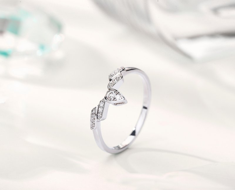 鑽石14k白金梨形訂婚戒指 水滴形求婚結婚鑽戒 翅膀聖甲蟲造型 - 戒指 - 鑽石 銀色