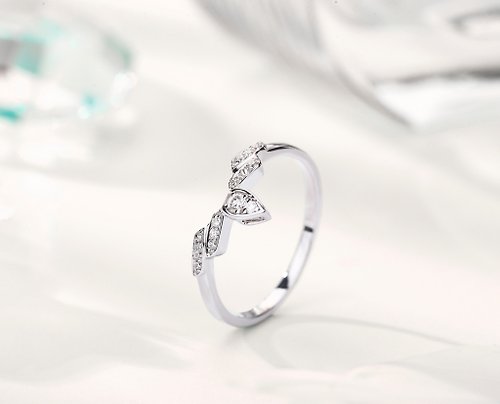 Majade Jewelry Design 鑽石14k白金梨形訂婚戒指 水滴形求婚結婚鑽戒 翅膀聖甲蟲造型
