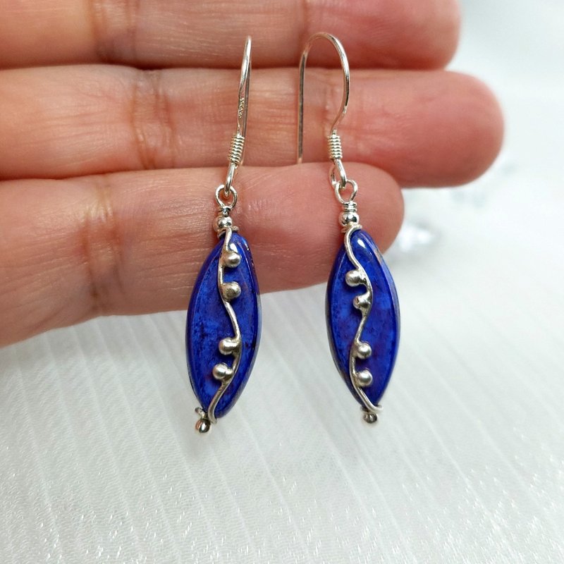 耳環 捷克琉璃珠 仿青金石色 925銀 (無耳洞者可留言改成耳夾式) - 耳環/耳夾/耳骨夾 - 琉璃 藍色