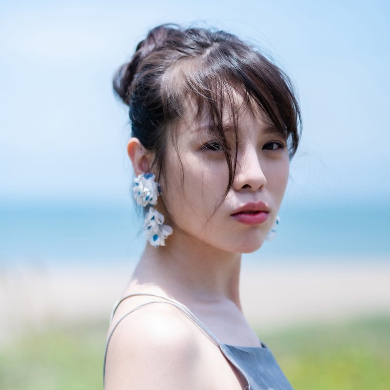 Vain 夏日煙花灰藍點點花串可分離兩用耳針 - 耳環/耳夾 - 其他材質 白色