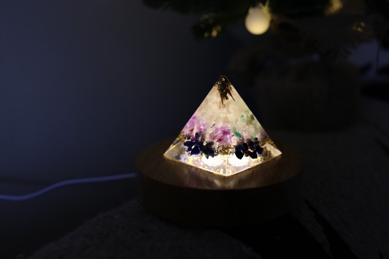 【母親節禮物】透明系-青嵐奧剛金字塔小夜燈Orgonite水晶療癒奧 - 燈具/燈飾 - 水晶 多色