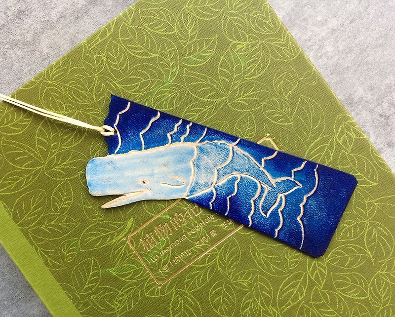 Large white whale leather bookmark free lettering - ที่คั่นหนังสือ - หนังแท้ สีน้ำเงิน