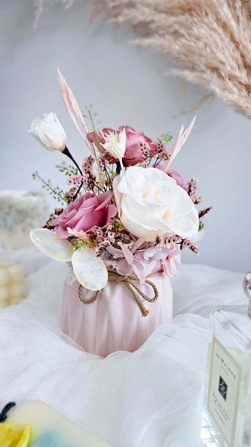 【日本永生花】不凋花玫瑰盆栽 桌花可客製化 可刻字牌設計 送禮 - 乾燥花/永生花 - 植物．花 