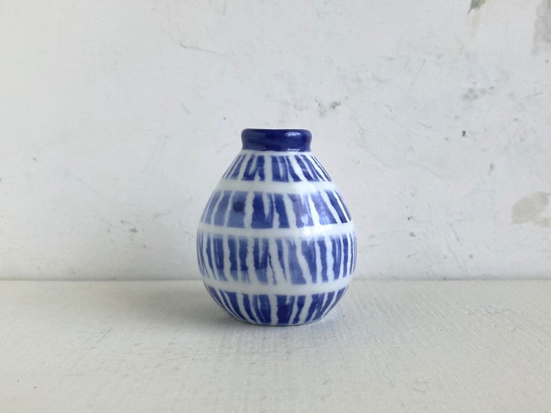vase for one flower - เซรามิก - เครื่องลายคราม สีน้ำเงิน