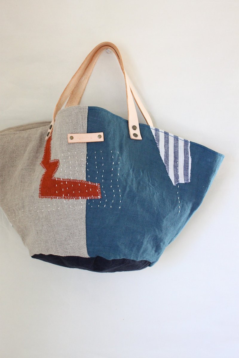 Linen collage marche bag blue - กระเป๋าถือ - ผ้าฝ้าย/ผ้าลินิน สีน้ำเงิน
