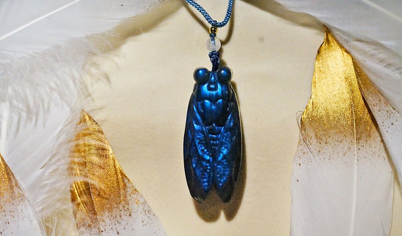 Handmade carved cicada gemstone pendant - Necklaces - Gemstone Multicolor
