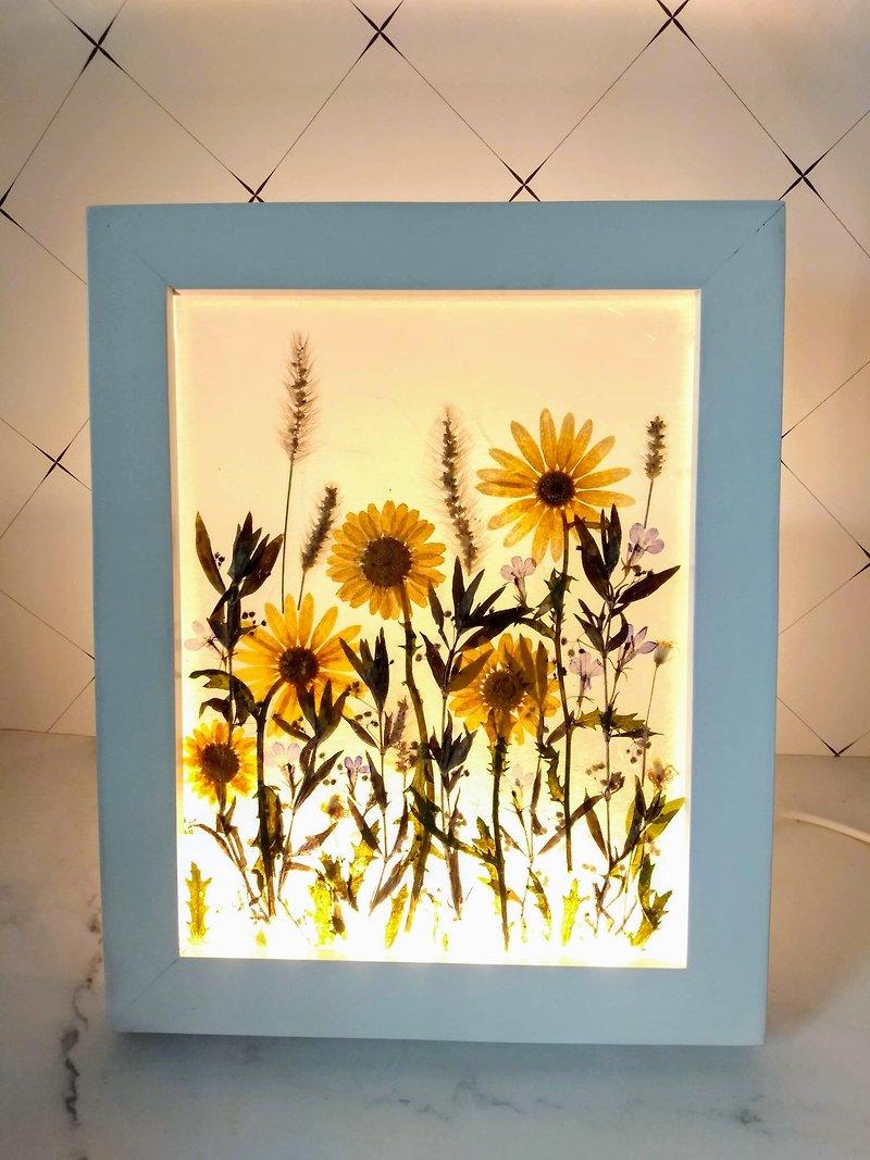 Pressed real flower Frame | Pressed flowers Art |  Home Decor | Gift for Love - Items for Display - Resin Multicolor