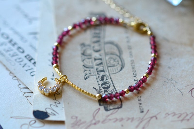 Garnet and Red Moon Natural Stone 18K Gold Plated Bracelet - สร้อยข้อมือ - คริสตัล สีแดง