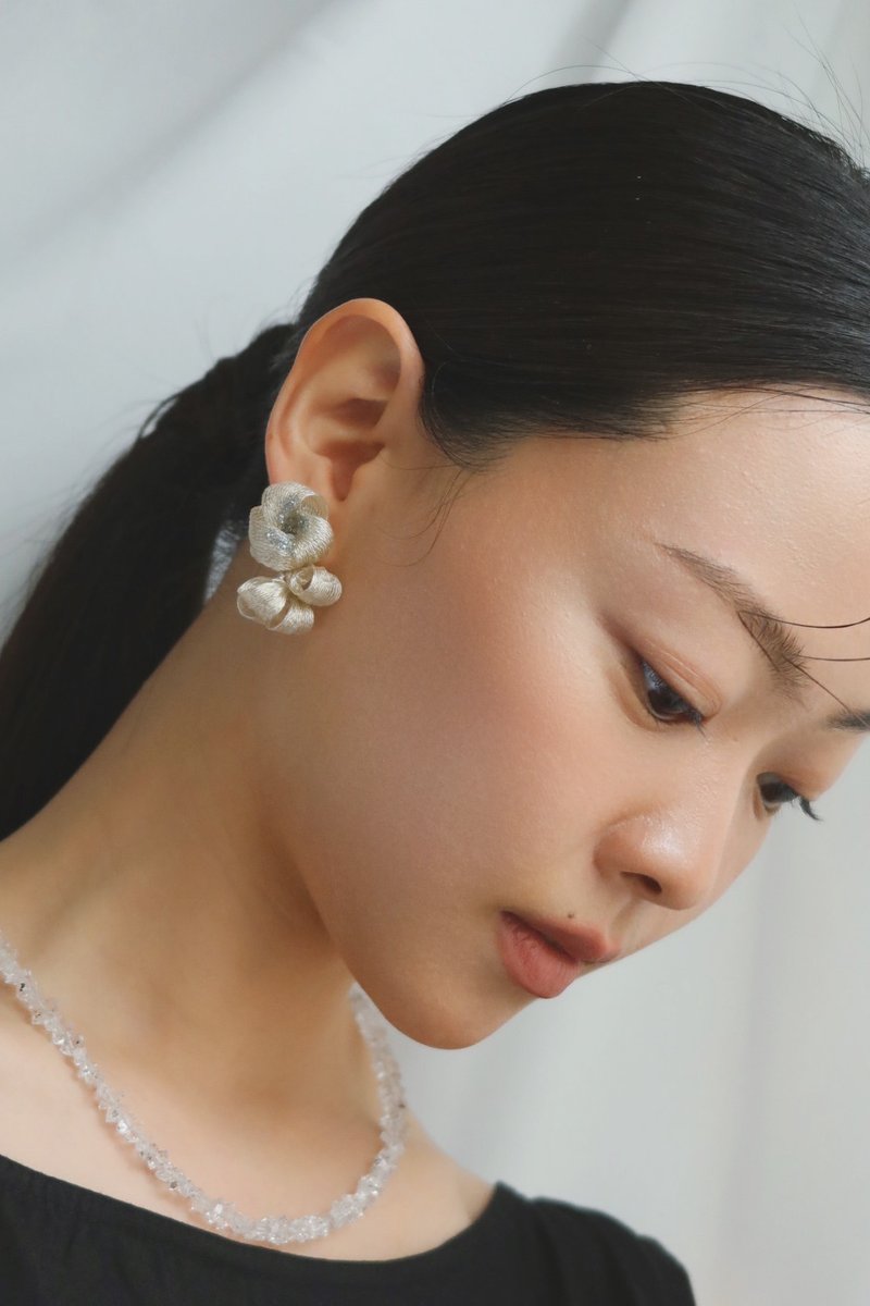 2023幸運草耳環\耳夾可 夾式耳環 樹脂 925銀 透明系 婚禮耳環 - 耳環/耳夾/耳骨夾 - 樹脂 銀色