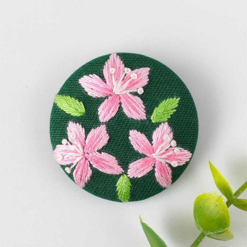 満開のツツジの花刺繍ブローチ - 胸針 - 棉．麻 粉紅色