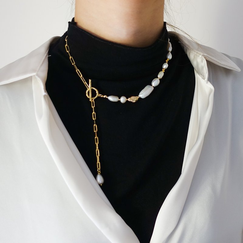 Natalie pearl necklace/beaded necklace/metal chain/special/checkered chain/freshwater pearl - สร้อยคอ - ไข่มุก สีทอง
