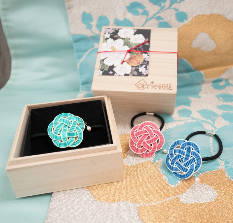 【客製化禮物】水引Mizuhiki梅結垂墜珍珠搖曳髮束 - 髮夾/髮圈 - 絲．絹 多色