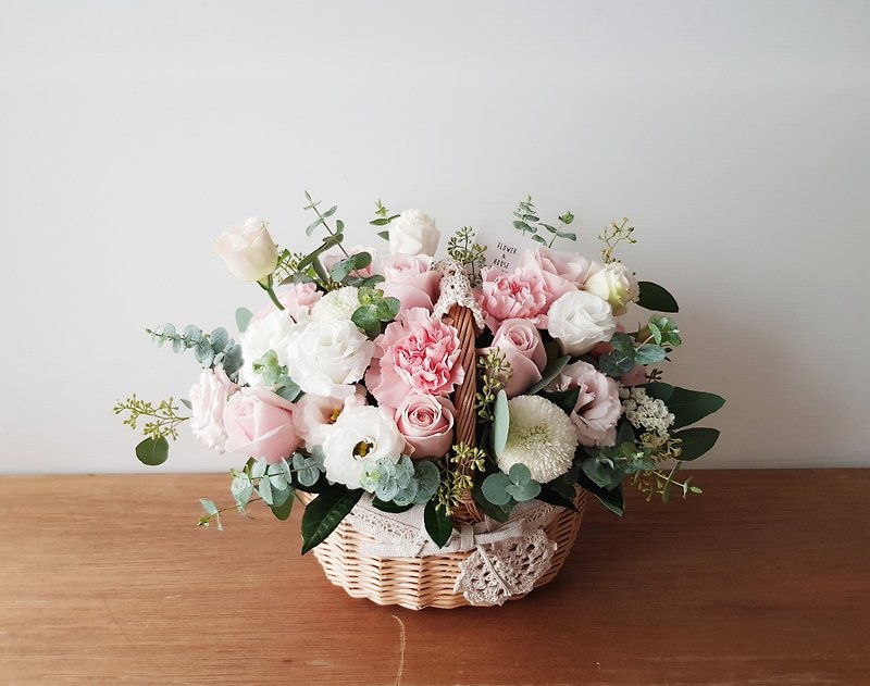 Fresh Flowers│Pink Rose Carnation Bamboo Basket Potted Flowers│Delivery to Greater Taipei Area - ตกแต่งต้นไม้ - พืช/ดอกไม้ สึชมพู