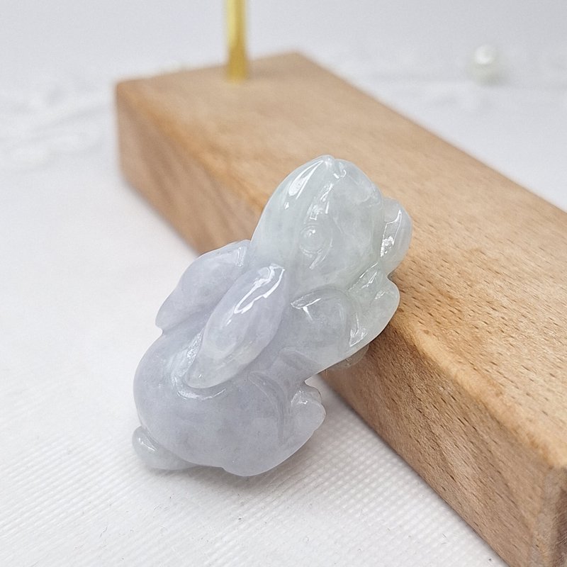 Ice violet hand-carved rabbit pendant | natural Burmese jade A grade jadeite - สร้อยคอ - หยก 