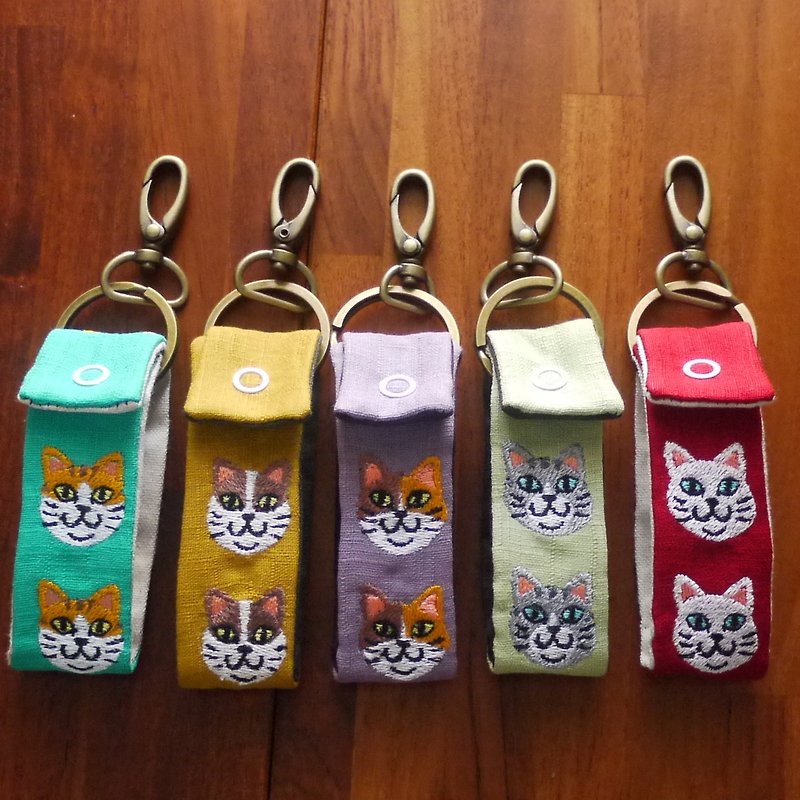 古典貓 刺繡 長條鑰匙圈 貓頭 10色（免費繡中英文單字縮寫） - 鑰匙圈/鎖匙扣 - 棉．麻 