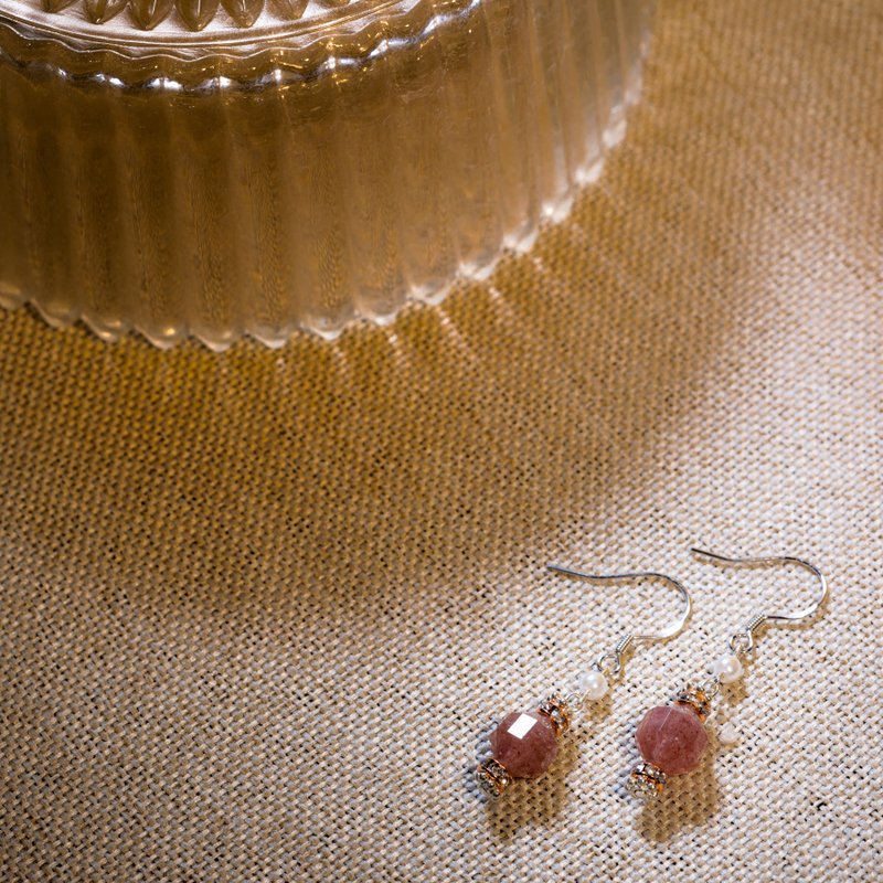 【Can be customized】Natural Crystal・Strawberry Crystal Earrings│Sister Gift・Girlfriend・Lucky Jewelry - ต่างหู - คริสตัล สีแดง