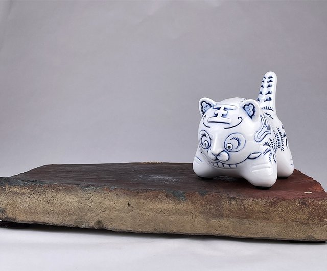 中国　香港　マカオ　虎　タイガー　骨董品　オブジェ　インテリア18×17cm 中国 香港 マカオ 虎 タイガー 骨董品 オブジェ インテリア 18×17cm