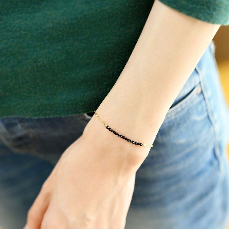 Black Spinel Wave Chain Bracelet Goal Achievement Talent Flowering For Layering - สร้อยข้อมือ - เครื่องเพชรพลอย สีดำ