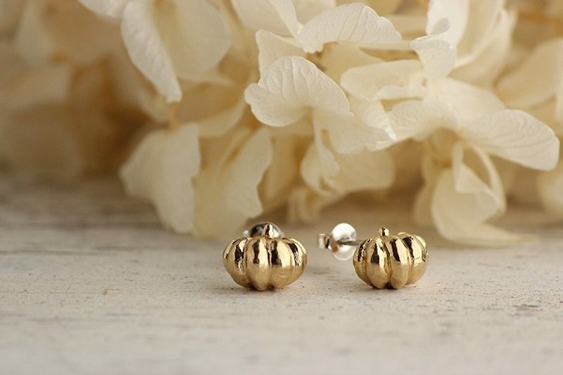 K18GP pumpkin earrings (stud type) - ต่างหู - โลหะ สีทอง