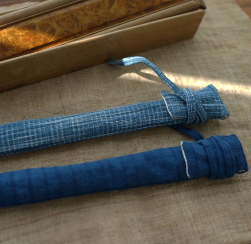 多色ブルー染め生地扇子収納袋手作り草木染め縄扇子保護袋ペンバッグ - 扇子・うちわ - コットン・麻 ブルー