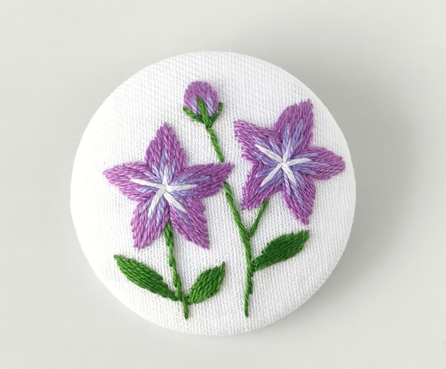 紫桔梗の花刺繍ブローチ - ショップ かなちゃん手刺繍工房