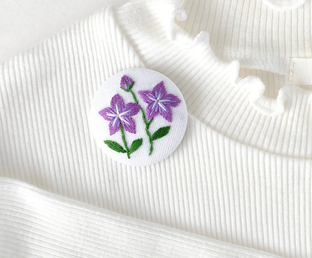 ★新作★ ハンドメイド　刺繍ブローチ　フラワーシャワー 楽天市場】チリア 田川啓二 ビーズ刺繍のブローチ花 TILIA ちり