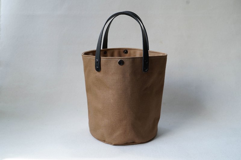 Simple bucket bag, washed Brown green - กระเป๋าถือ - ผ้าฝ้าย/ผ้าลินิน สีนำ้ตาล