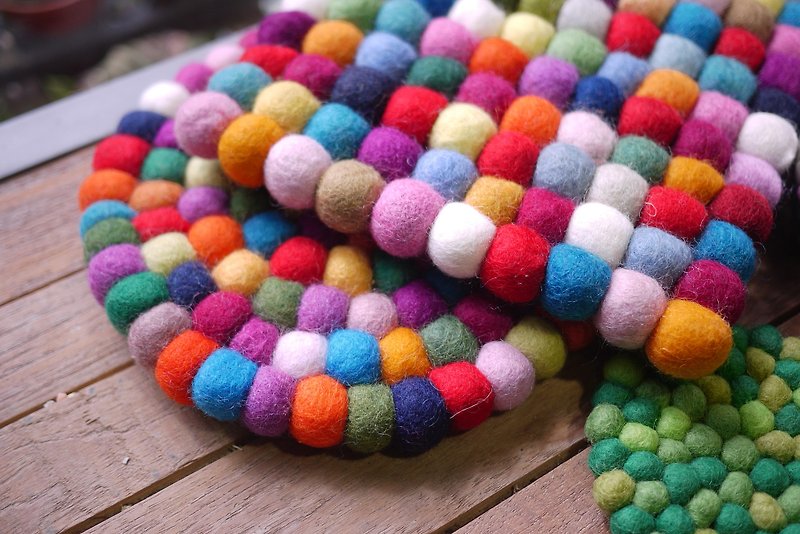 Color wool felt ball pot pad - ผ้ารองโต๊ะ/ของตกแต่ง - ขนแกะ 