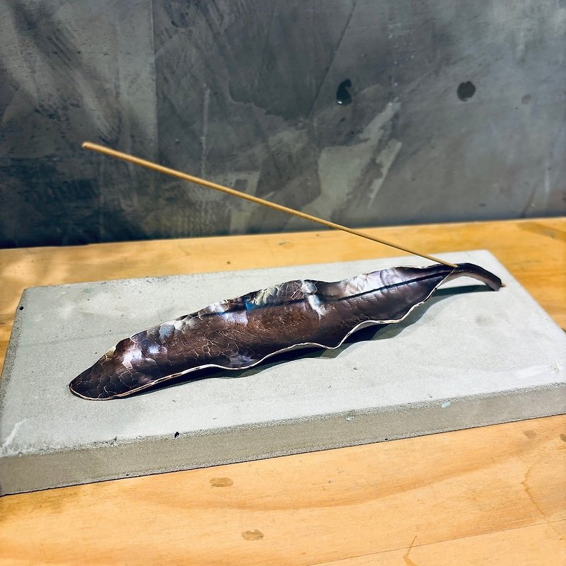 Incense Road/Incense Holder ~ Dried Leaf Incense Holder Type A ~ Bronze Forging and Dyeing Black Treatment, Handmade Poetry Qingye Single Product - น้ำหอม - ทองแดงทองเหลือง 