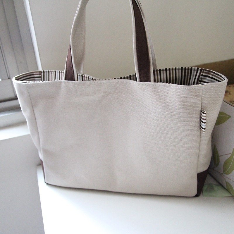 Cotton Fabric: Tote bag, Shoulder bag, White Canvas - กระเป๋าถือ - ผ้าฝ้าย/ผ้าลินิน ขาว