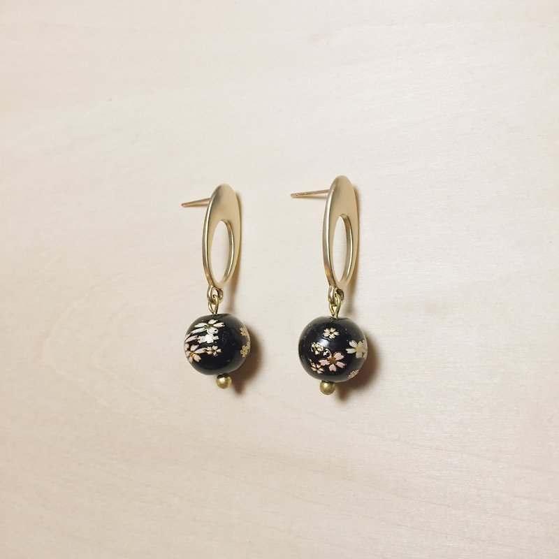 Vintage black cherry blossom glass earrings - ต่างหู - กระจกลาย สีดำ