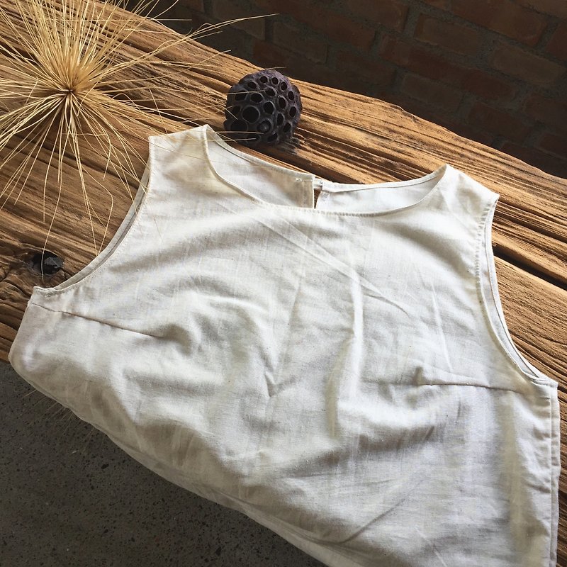Handmade natural linen-cotton dress Cypress buckle beige color linen vest slits - เสื้อกั๊กผู้หญิง - ผ้าฝ้าย/ผ้าลินิน สีทอง