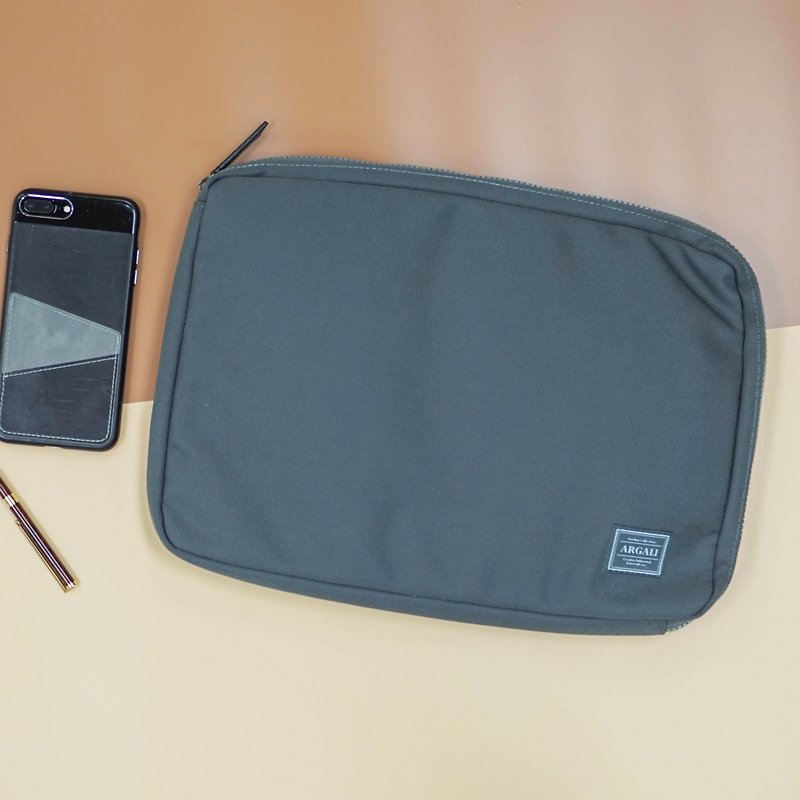 Argali Dhole Laptop Case Celadon - กระเป๋าแล็ปท็อป - วัสดุอื่นๆ สีเทา
