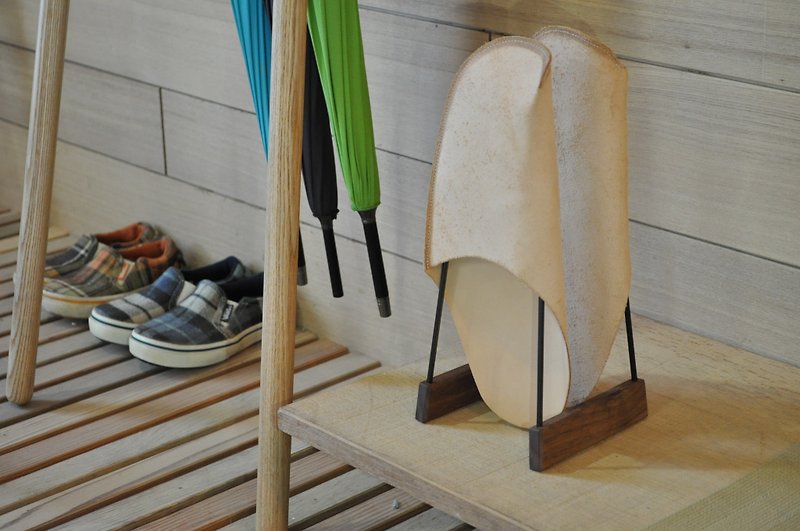 簡約設計 木頭黃銅拖鞋架 - 居家收納/收納盒/收納用品 - 木頭 咖啡色