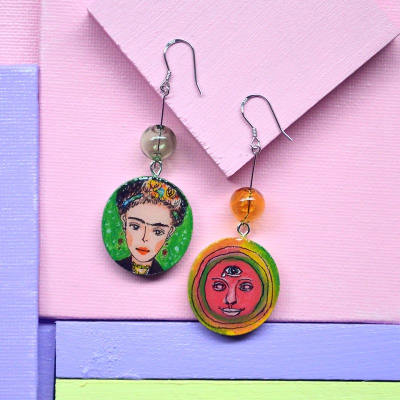Fei Shi series Frida asymmetric earrings hand-painted wooden resin seal - ต่างหู - ไม้ หลากหลายสี