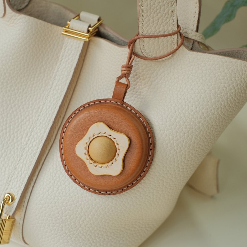 Brown leather pendant muffin bag pendant genuine leather keychain - ที่ห้อยกุญแจ - หนังแท้ สีส้ม