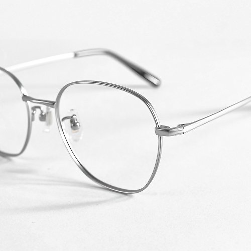 跌破眼鏡 - Queue Eyewear 全新設計│橢方型眼鏡【鈦氣了!系列】－免費升級UV420濾藍光鏡片