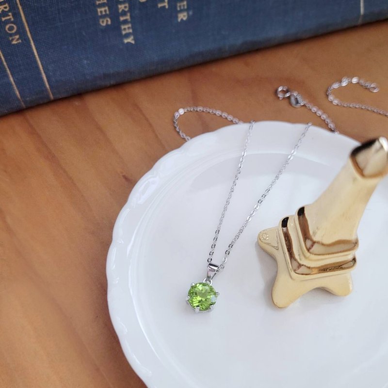 一抹青。5mm/7mm橄欖石Peridot  經典爪鑲銀墬鏈 - 項鍊 - 半寶石 綠色