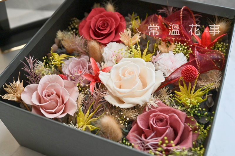 I 永生玫瑰花盒I 永生花禮盒 - 乾燥花/永生花 - 植物．花 紅色