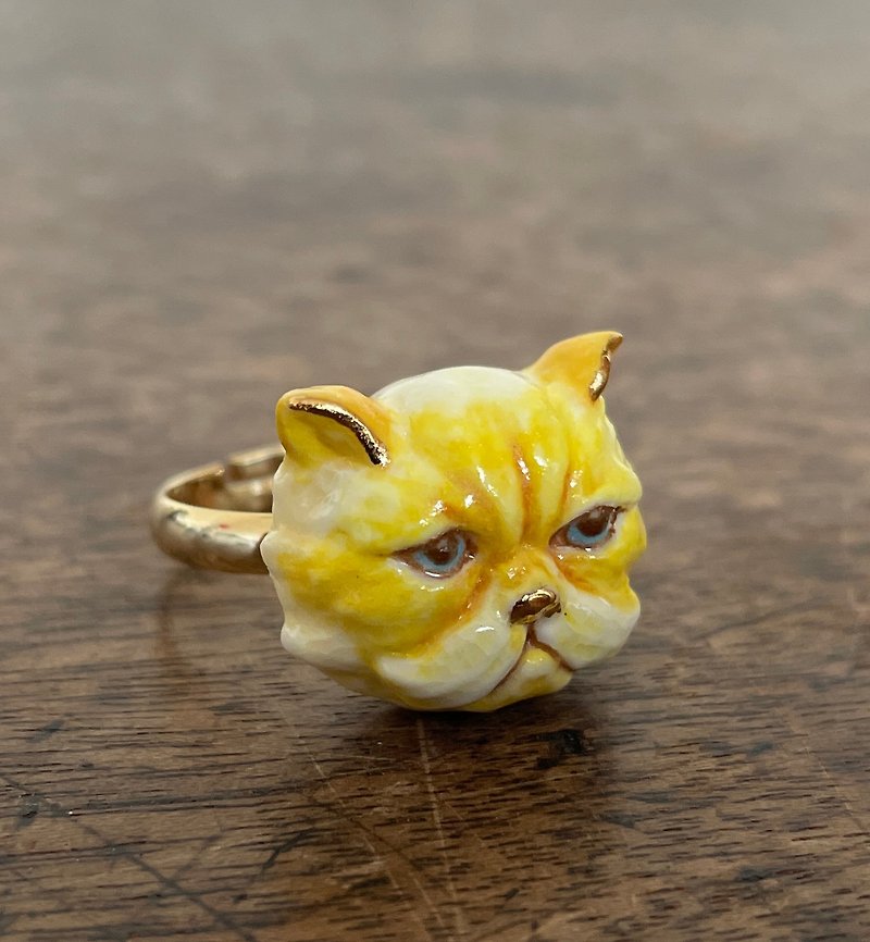 Squeezy Lemon Cat / Porcelain Adjustable Ring / Hand painted with 24karat gold l - แหวนทั่วไป - เครื่องลายคราม สีเหลือง