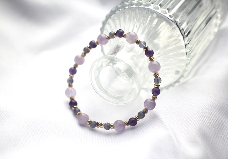 Lavender amethyst bracelet | paired with cordierite - สร้อยข้อมือ - คริสตัล สีม่วง