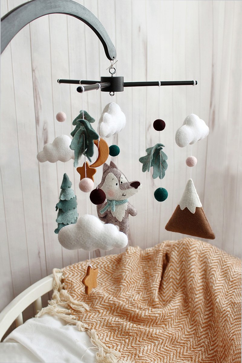 Wolf in the winter forest felt baby crib mobile, Woodland nursery cot mobile - 寶寶/兒童玩具/玩偶 - 環保材質 